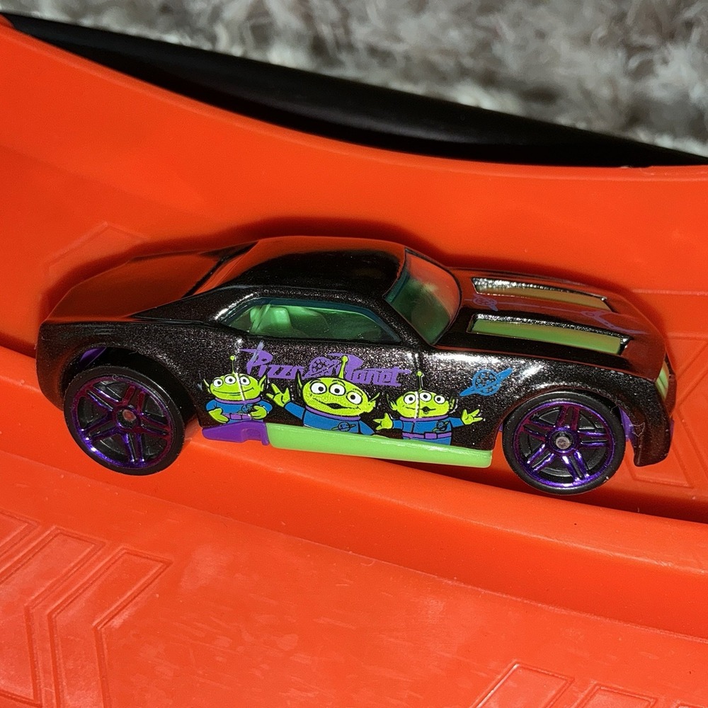 Hot Wheels 2018 Disney Pixar Toy Story Alien Bully Goat Diecast Car 1:64